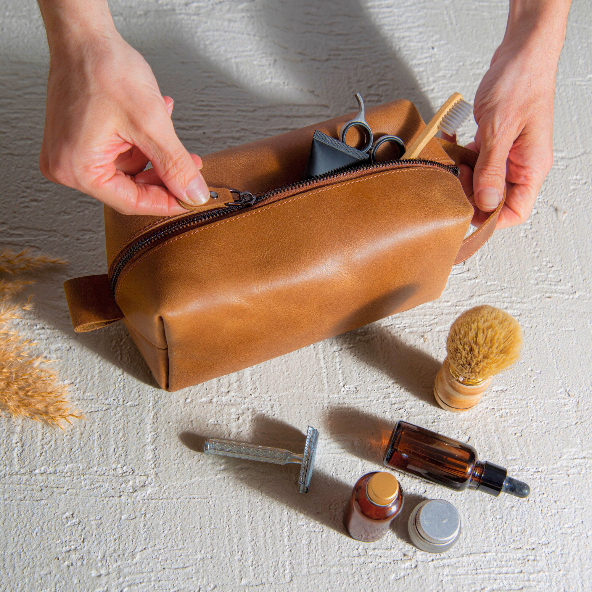 Luxurious Leather Toiletry Bag NZ for Men’s Gifts